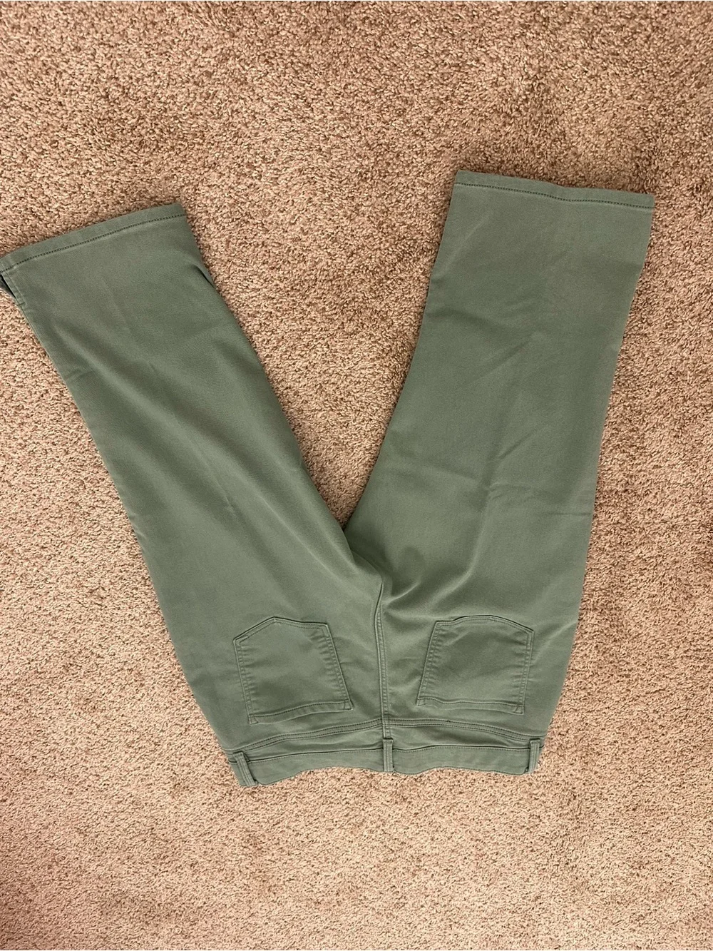 Liz Claiborne Cropped Capri Pants in Olive
